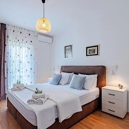 Nice Home In Prigradica 펜션 *