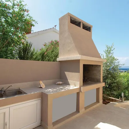 펜션 Nice Home In Prigradica