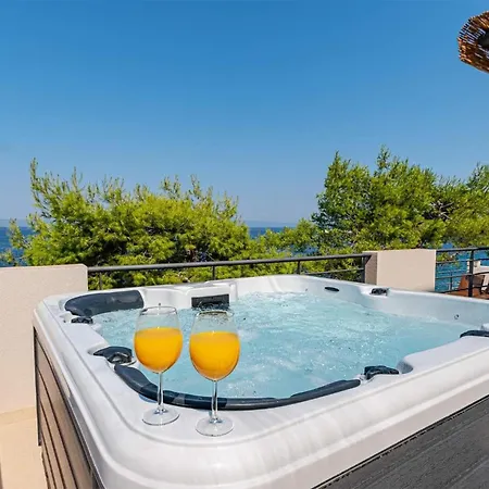 Nice Home In Prigradica * 프리그라디차