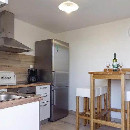 펜션 Nice Home In Prigradica 프리그라디차