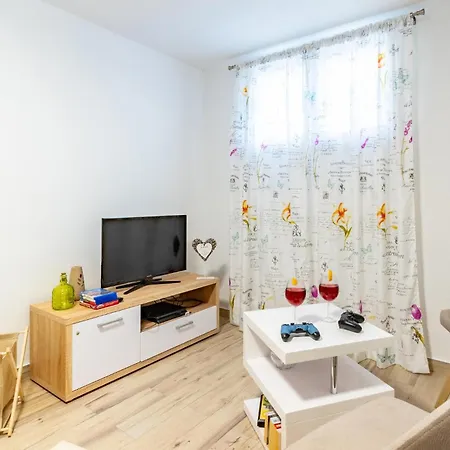 펜션 Nice Home In Prigradica *