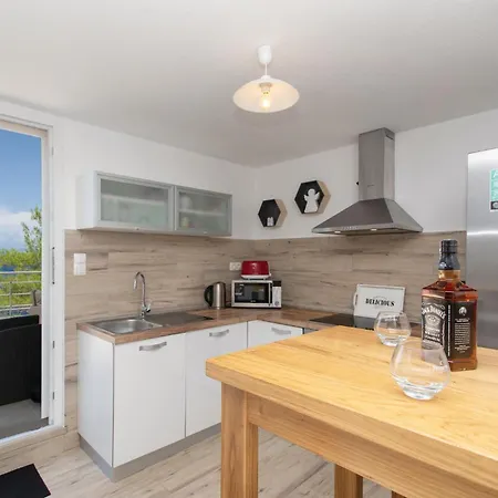 펜션 Nice Home In Prigradica 프리그라디차