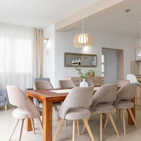 Nice Home In Prigradica 펜션