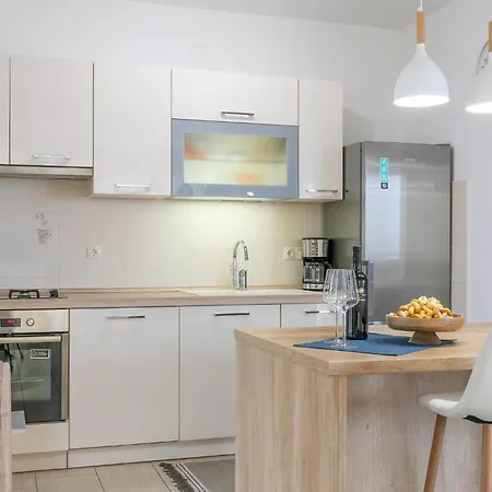 Nice Home In Prigradica 프리그라디차